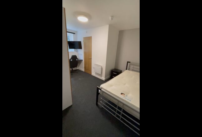 Studio all bills Inc-3 mins to UoL Main Photo