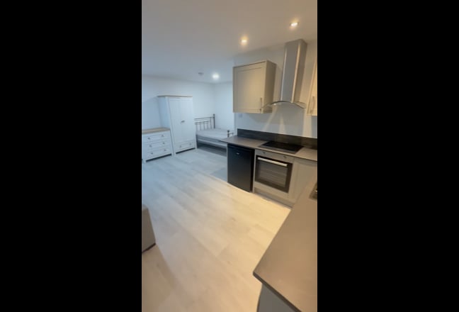 Detached 4 bedroom house Main Photo