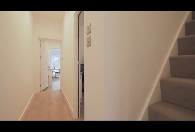 Double Room in Modern Clean House (Br-Stn) Main Photo