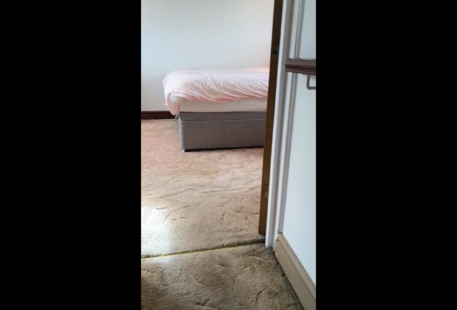 En suite room in a quite area  Main Photo