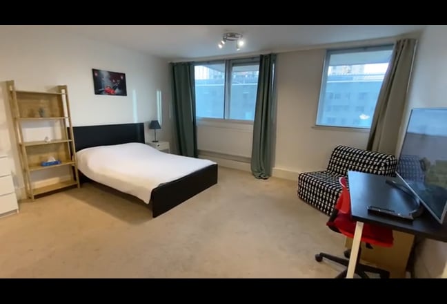 Huge Double Room in South Bank, Bills Included Main Photo