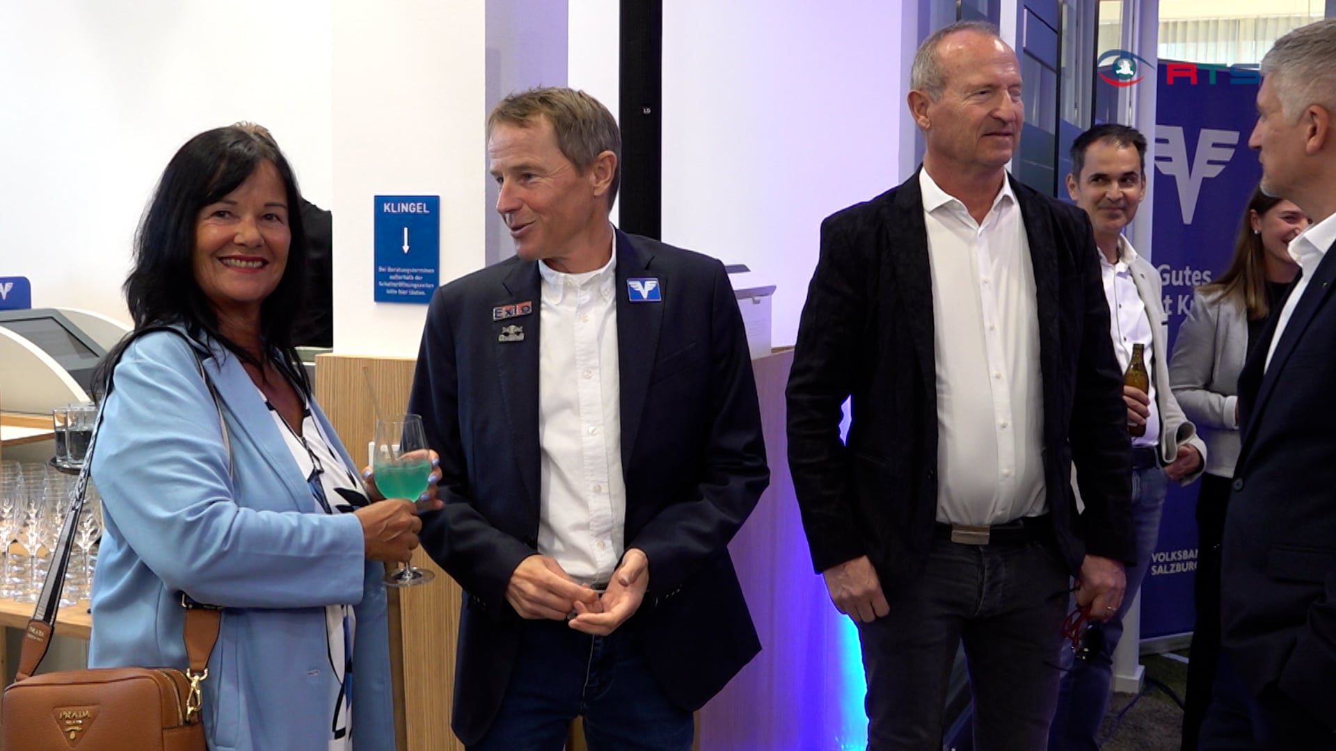 kundennaehe-trotz-digitalisierung-volksbank-salzburg-erneuert-filiale-hallein