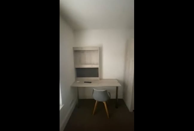 Spacious Room in Newland Avenue  Main Photo
