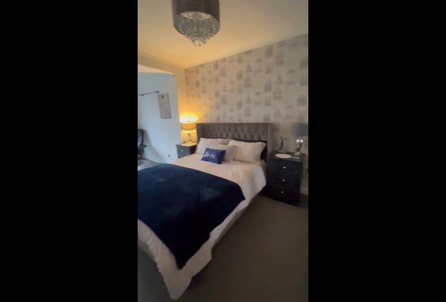 Large Double En Suit Room  Main Photo