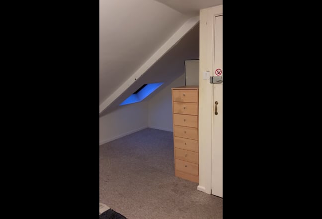 Double room - Bills included- Students only.  Main Photo