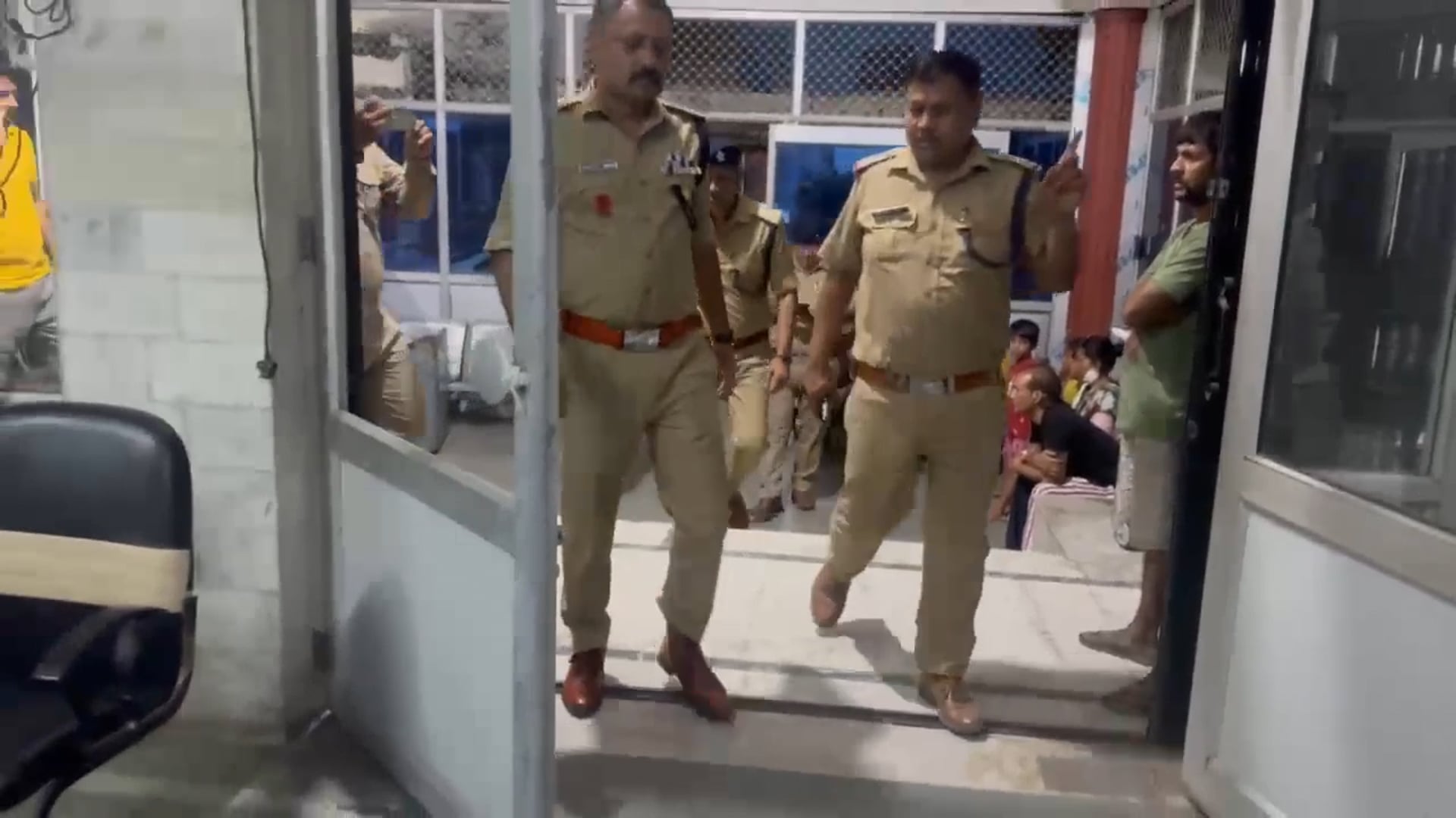 बहादराबाद! जंगल में पुलिस और बदमाशों के बीच मुठभेड़ में एक बदमाश घायल दूसरा फरार!