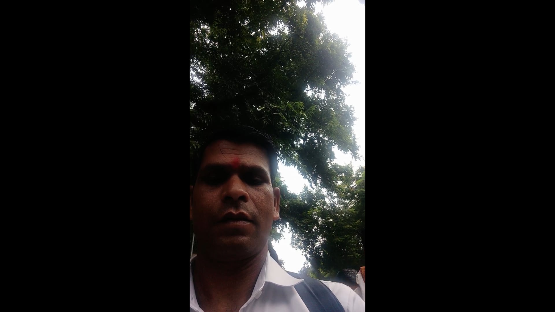संविदा कर्मचारियों ने अपनी मांगों को लेकर मुख्यालय लखनऊ पर धरना प्रदर्शन किया