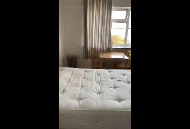 Two Large Double Rooms Available in Modern 5-Bed Main Photo