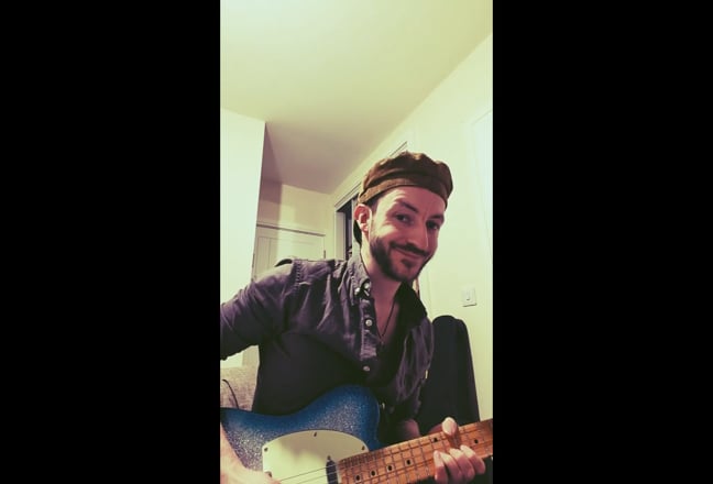 Songwriter looking for a place. 🕺  Main Photo