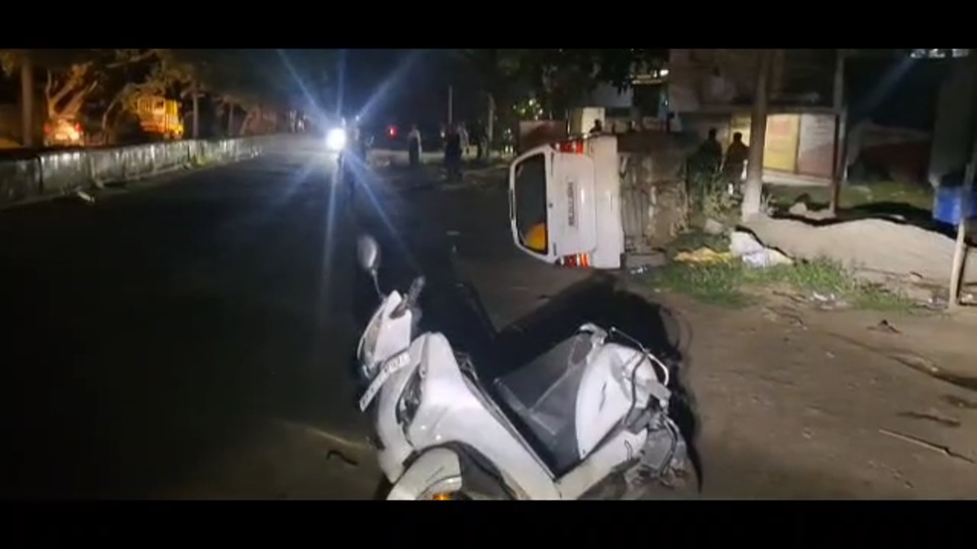 गणेश विसर्जनाच्या कारणावरून लातुरात दोन गटात हाणामारी,अंगावर कार घालून चिरडण्याचा प्रयत्न