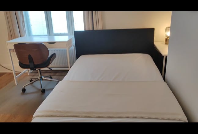 Studio Flat | Female Home | 5 Mins London Bridge | Main Photo