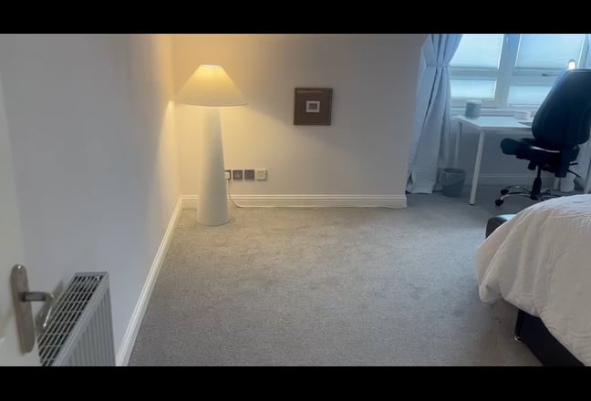 Rare Find:  Luxury Penthouse Double En-suite Room Main Photo