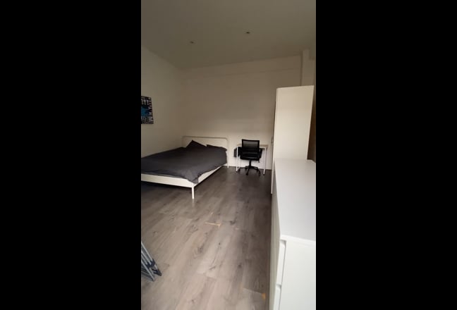 Spacious Double Room, Zone 2 – Bills Inc, Rent Neg Main Photo