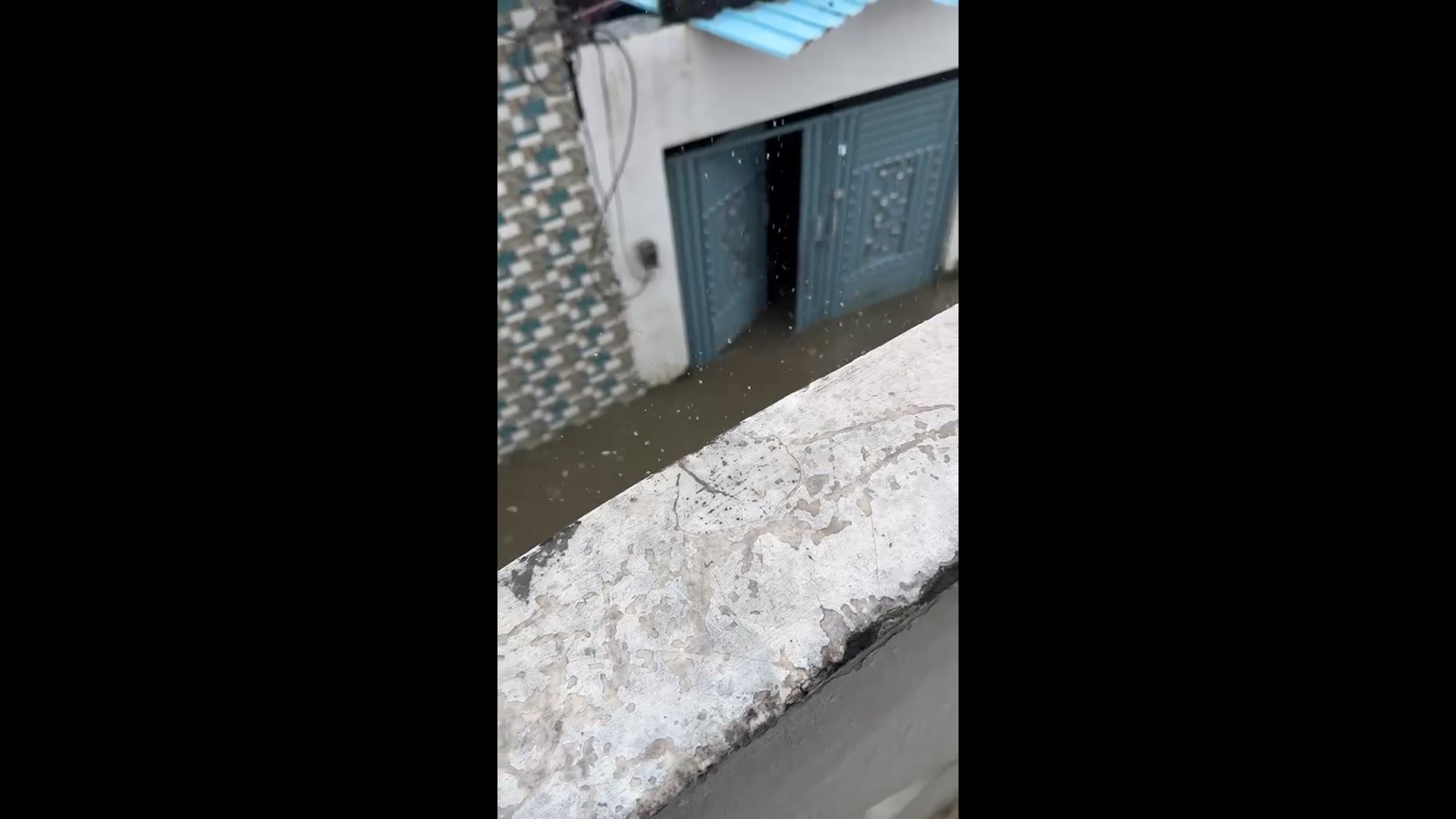 *लखनऊ: जानकीपुरम प्रथम वार्ड के मड़ियांव गांव में घरों में घुसा बारिश का पानी, लोग परेशान*

लखनऊ