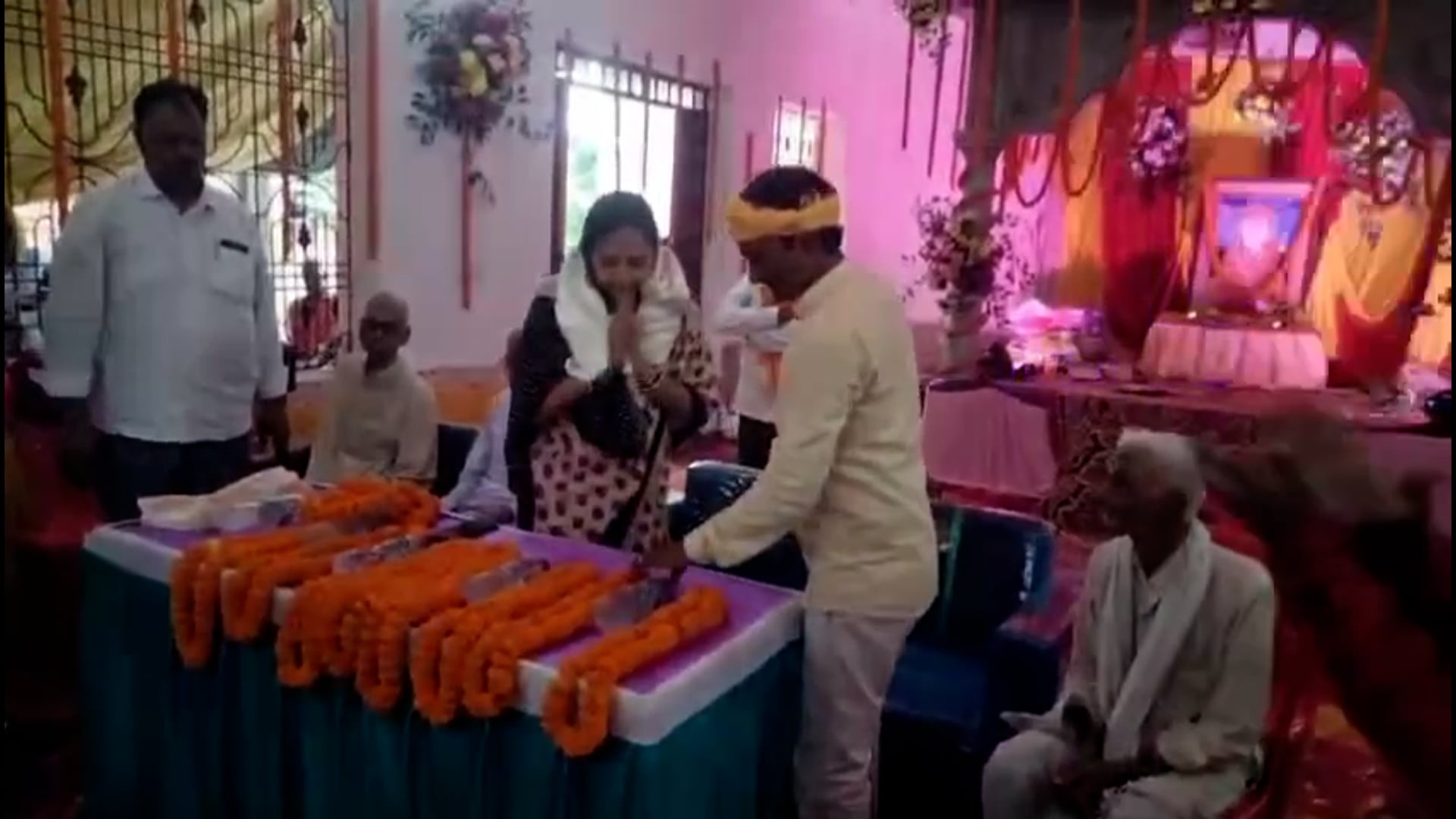 बांसडीह कस्बे में संत शिरोमणि गणिनाथ बाबा के पूजनोत्सव कार्यक्रम में उमड़ी भक्तो की भीड़,हाजरो लोगों ने किया प्रसाद ग्रहण