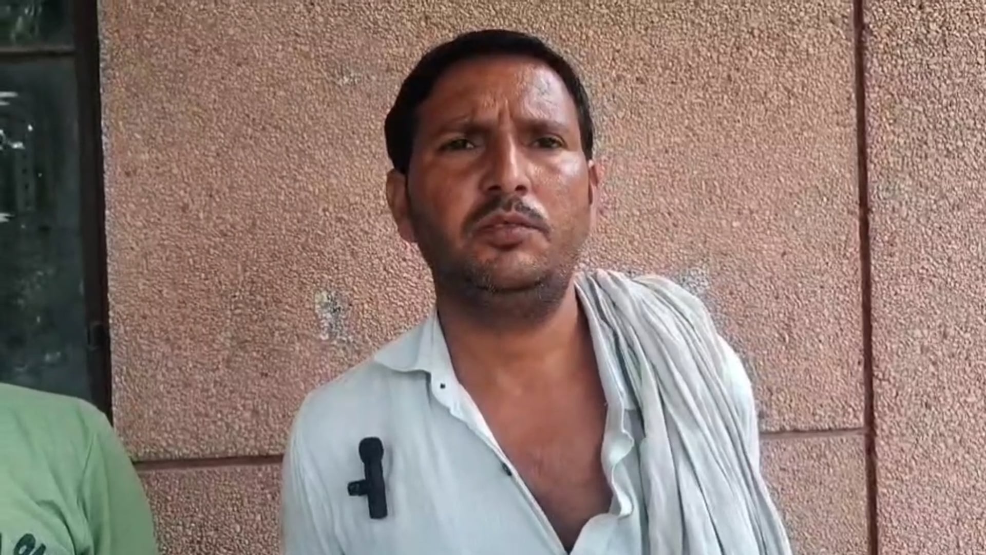 ट्रैक्टर पकड़वाने की शिकायत को लेकर पहुंचे