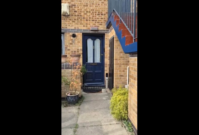 Dock Views 2-Bed Flat | Bills Incl + Free Parking Main Photo