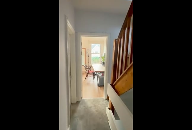 Big, bright sunny room available: Winter short-let Main Photo
