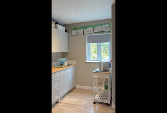 Self Contained Annexe with own entrance. Main Photo
