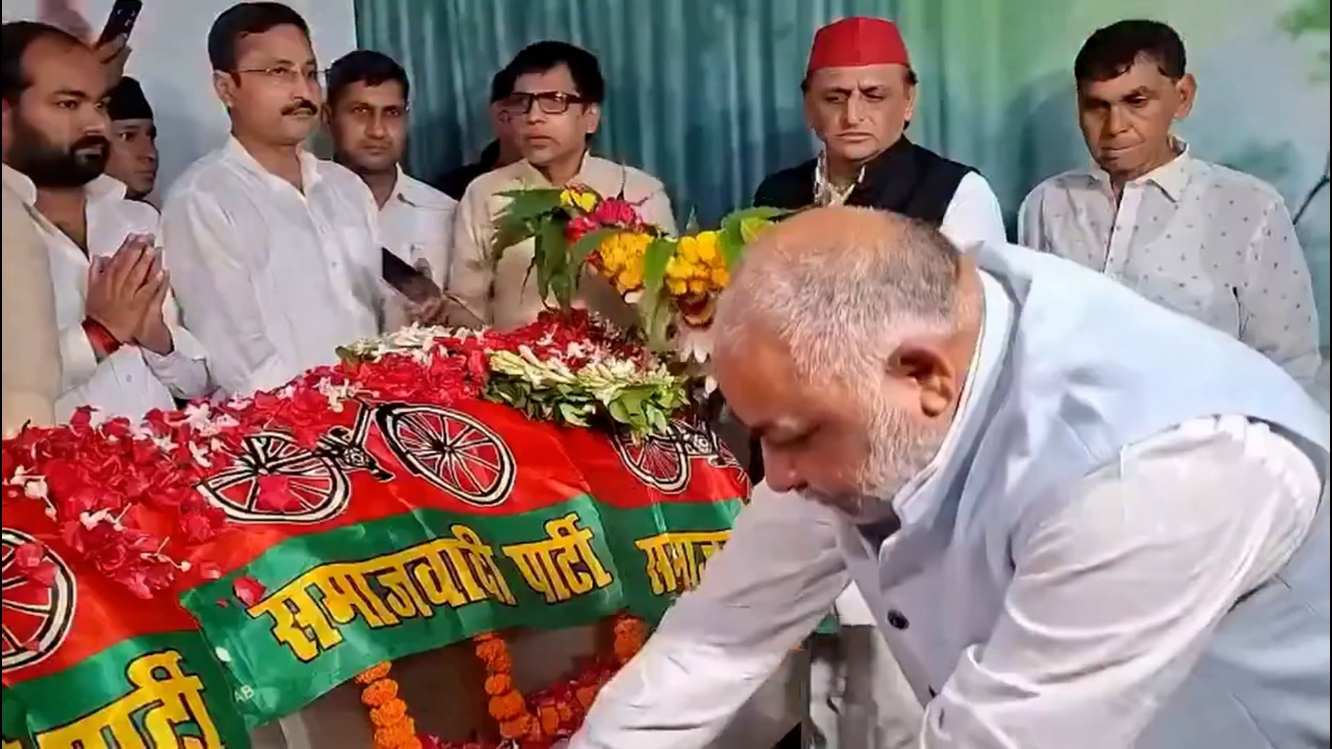 पूर्व मंत्री एवं सपा नेता को सपा अध्यक्ष माननीया अखिलेश यादव ने पार्टी का 