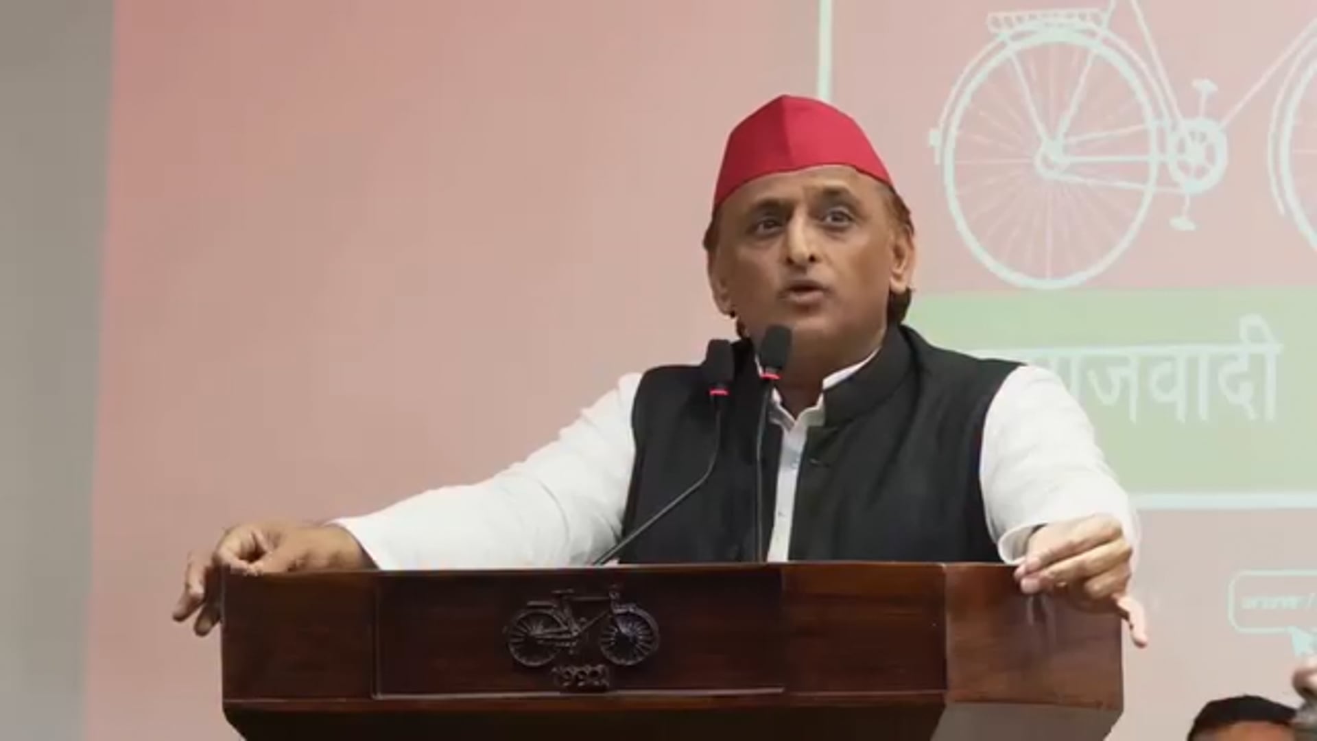 CM अगर चुनाव आयोग के पक्ष में बोल रहे हैं तो घोटाले में शामिल हैं... पूरी BJP शामिल है” — अखिलेश यादव का बड़ा हमला
