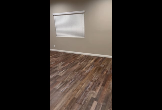 Large Master Bedroom + Private Bath – Whittier Main Photo