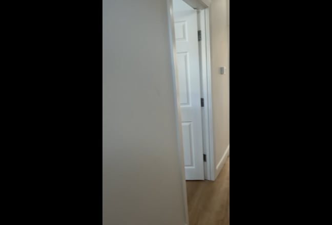 Large Double Room – &pound;1000 Bills Included Main Photo