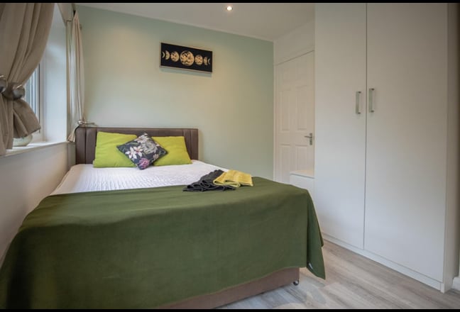 En-Suite Double Room | Bills Inc | Caversham  Main Photo