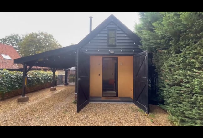 Luxury 1-bed lodge house - available Mon-Fri Main Photo