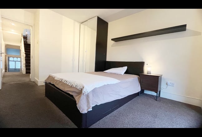 Large Dble Bedroom with Private Bathroom, Lewisham Main Photo