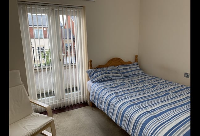 Superb Double En Suite Room in Professional House Main Photo