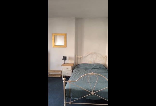Very large room in shared student house Main Photo