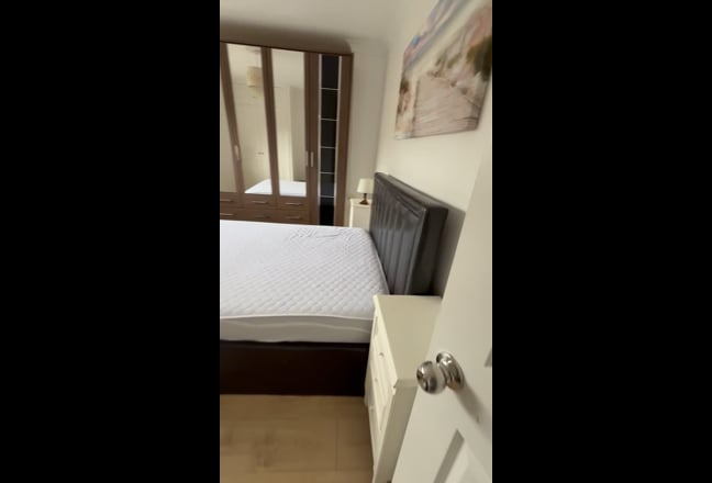 Double en-suite room with garden by the River Main Photo