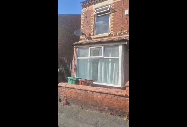 3-Bedroom End-Terrace House  Main Photo
