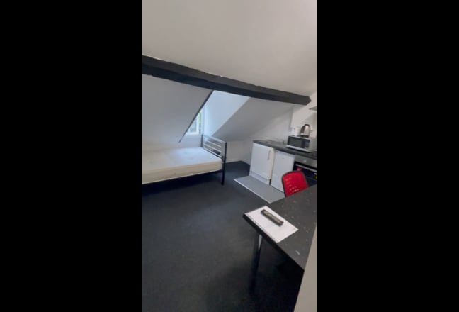 Studio all bills Inc-3 mins to UoL Main Photo