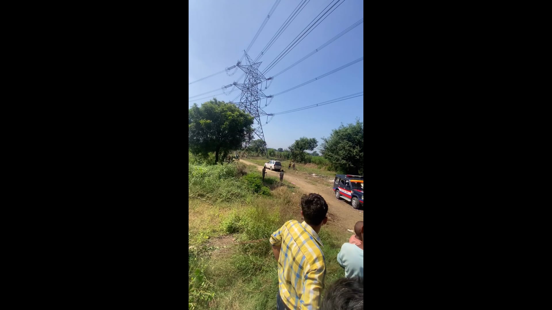 हापुड़ मोदीनगर रोड़ बदनौली पुलिया के पास अमन नामक युवक का शव मिला है, जिसके सिर पर चोट के निशान हैं