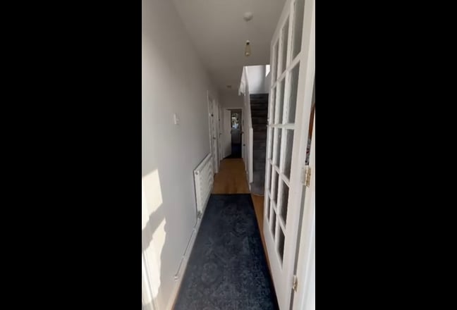  Large Double w/h priv bathroom All incl Main Photo