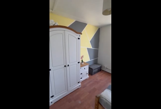 🥶 Small Room in Sydenham  - Move-in Now! 🥶 Main Photo