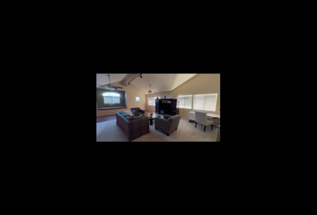 Upstairs Room with Private Bathroom Main Photo