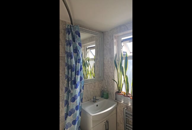 Sharing in Double Room - Walthamstow E17 Main Photo