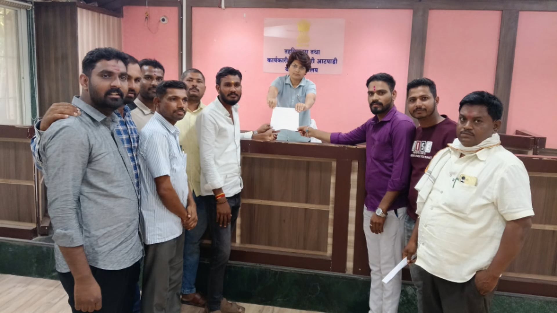 ​निवडणुकीत आश्वासन, नंतर फसवणूक! जिल्हा परिषद सदस्य विनायक मासाळ यांच्याकडून शेटफळेकरांना 'गंडा'!