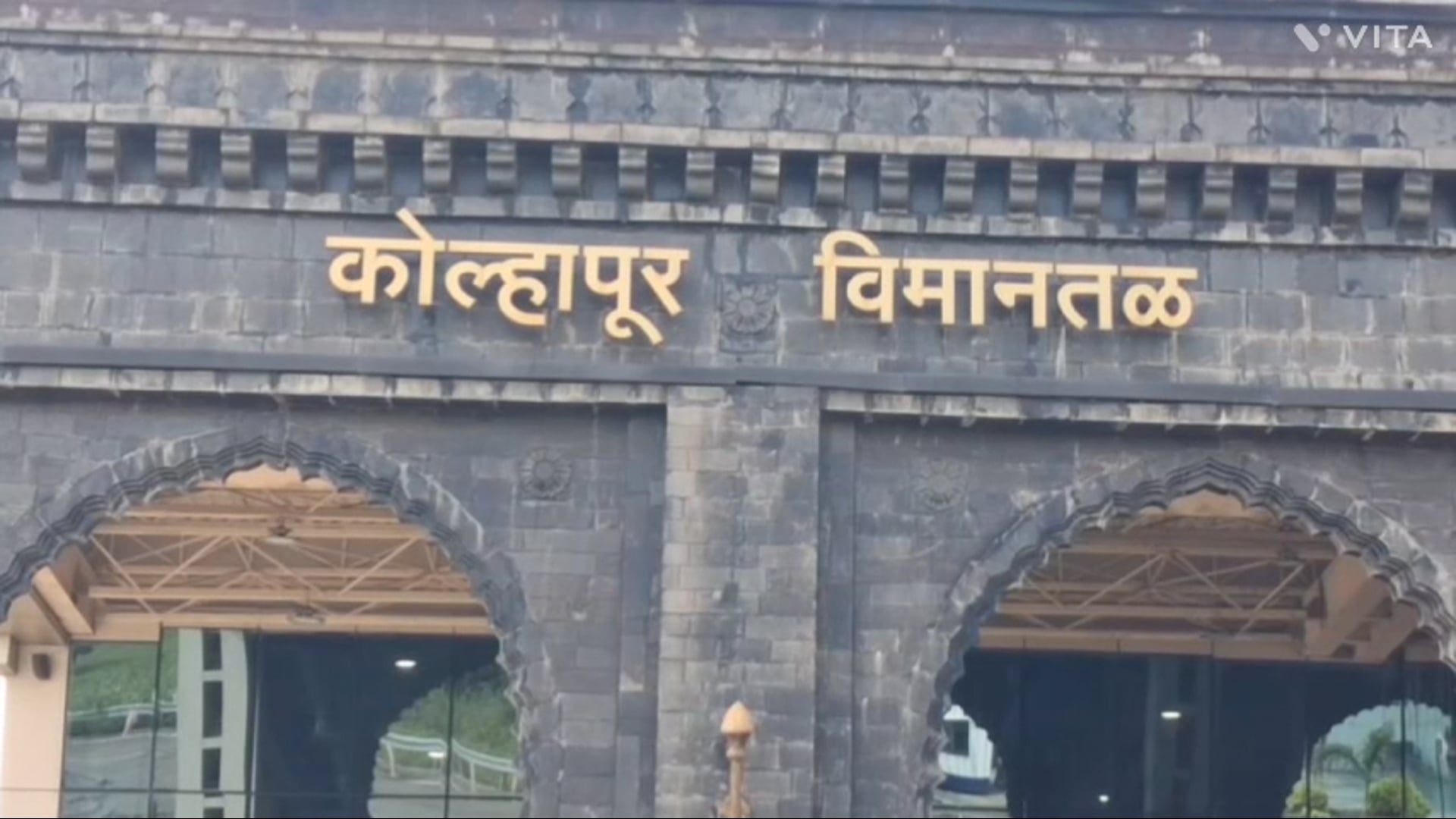 आज महाराष्ट्र राज्याचे राज्यपाल जिष्णु देव वर्मा यांनी विमानतळा वरुन श्री अंबाबाई मंदिर मध्ये पूजाअर्चा केली.