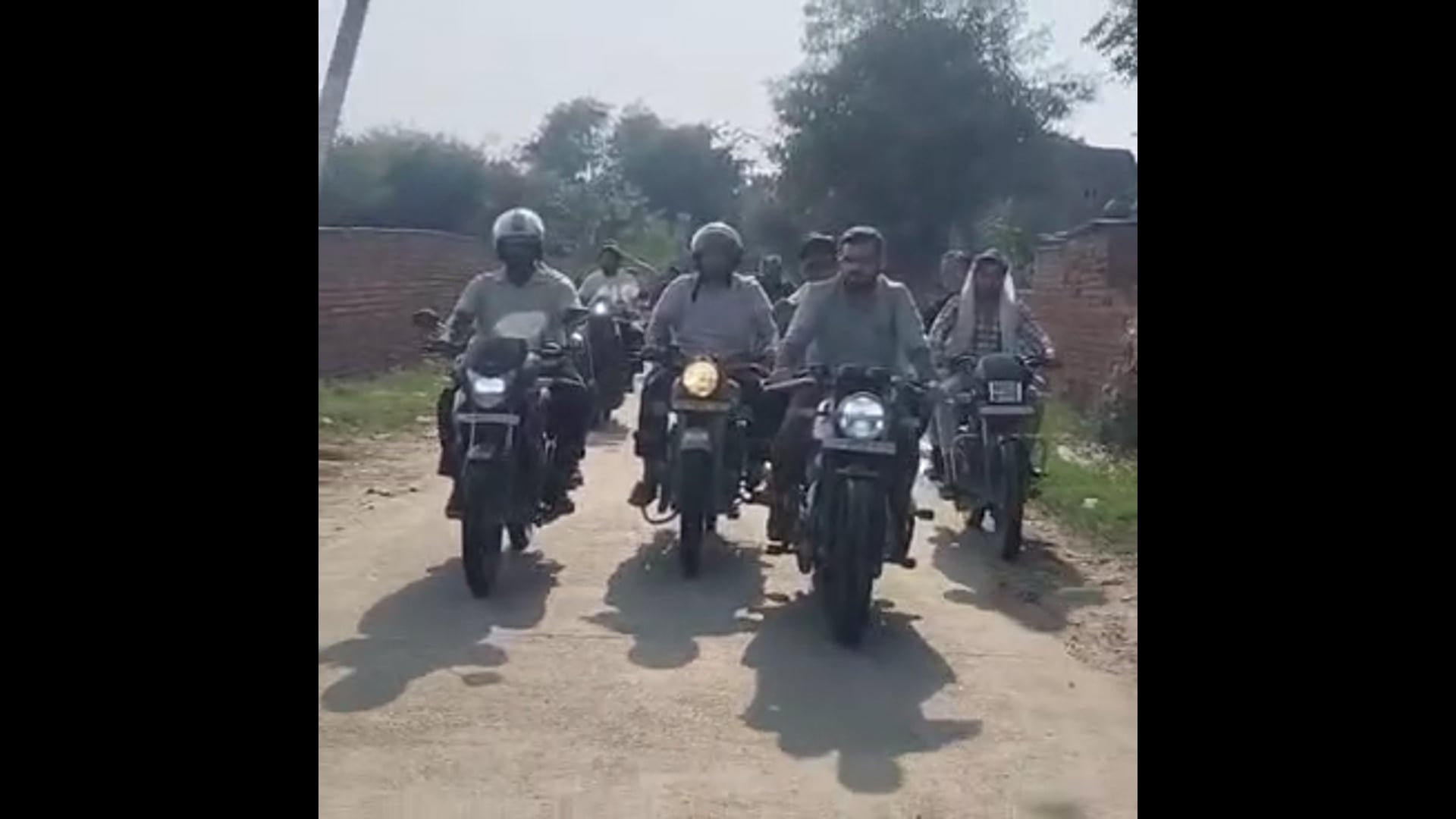 MANT-सड़क पर उतरीं नगर आयुक्त, बाइक से किया वार्ड 33 का निरीक्षण… वजह जानकर,चौंक जाएंगे,,