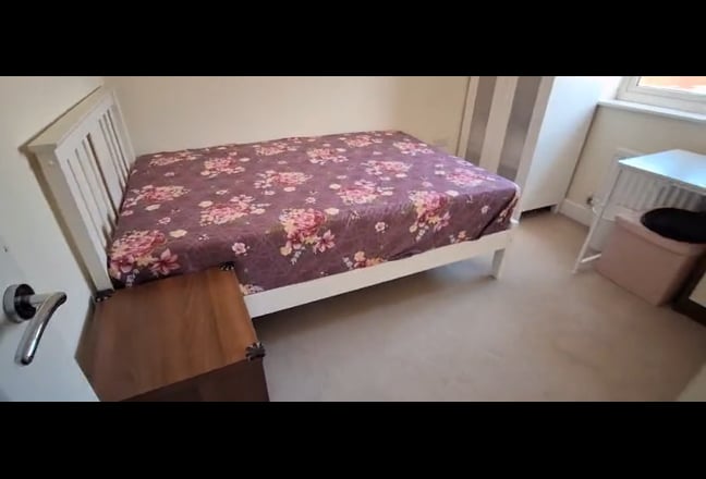 2 x Double bedrooms for a working professionals Main Photo