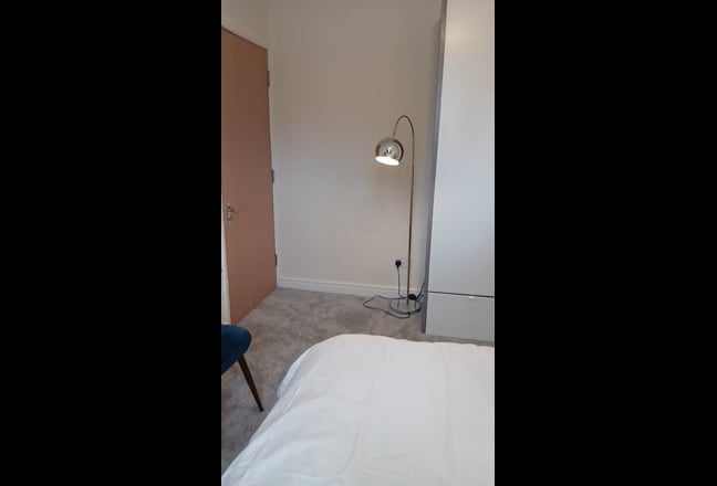 Spacious Double Room in Semi-Detached House | &pound;920 Main Photo