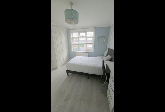 1 Double & Single rooms overlooking garden. Main Photo