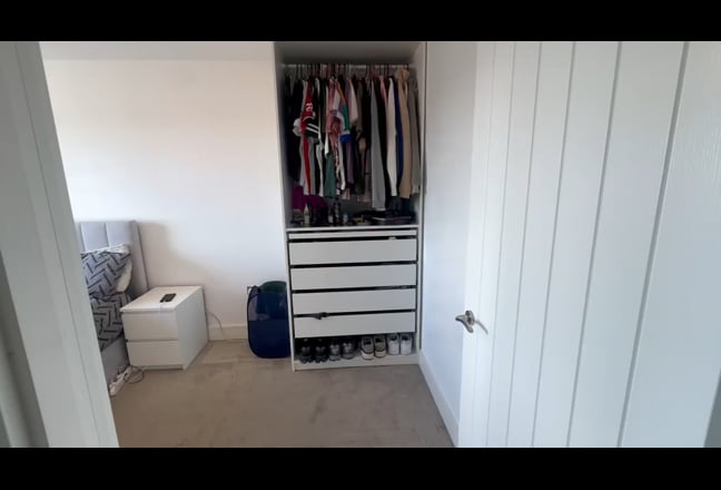 Spacious Double Room to Rent (Own bathroom) Main Photo