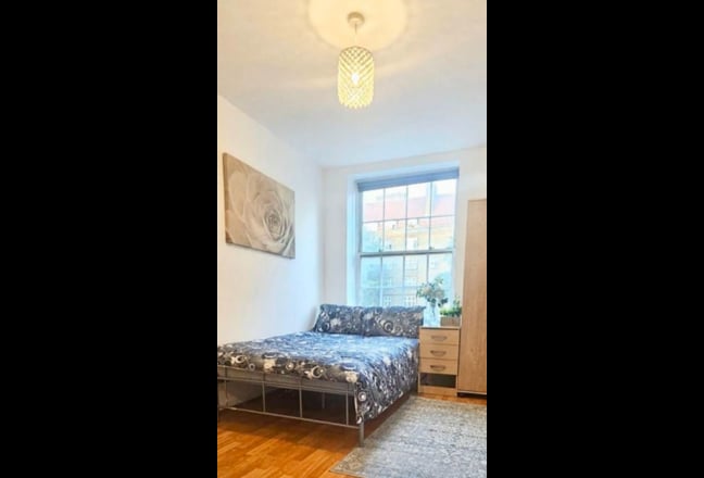 Spacious Double Room in Heart of Shadwell Main Photo