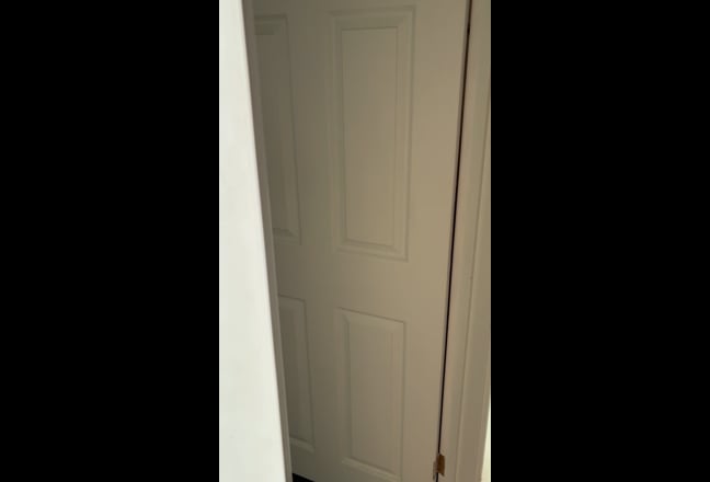 Self-contained studio w/kitchenette Main Photo