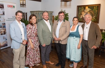 Die Ganslzeit bringt Wiener Genuss und Geselligkeit an einen Tisch